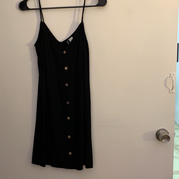 Black dress - Picture 3 of 4